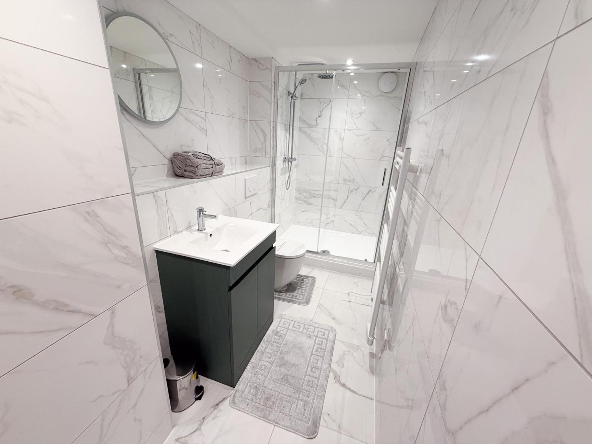 Spacious Modern 1 Bed Apartments In St Neots - Perfect For Contractors & Professionals - Free Parking - Wifi - Fully Equipped Kitchen - Smart Tv Ideal For Work Stays And Long Projects Exterior foto