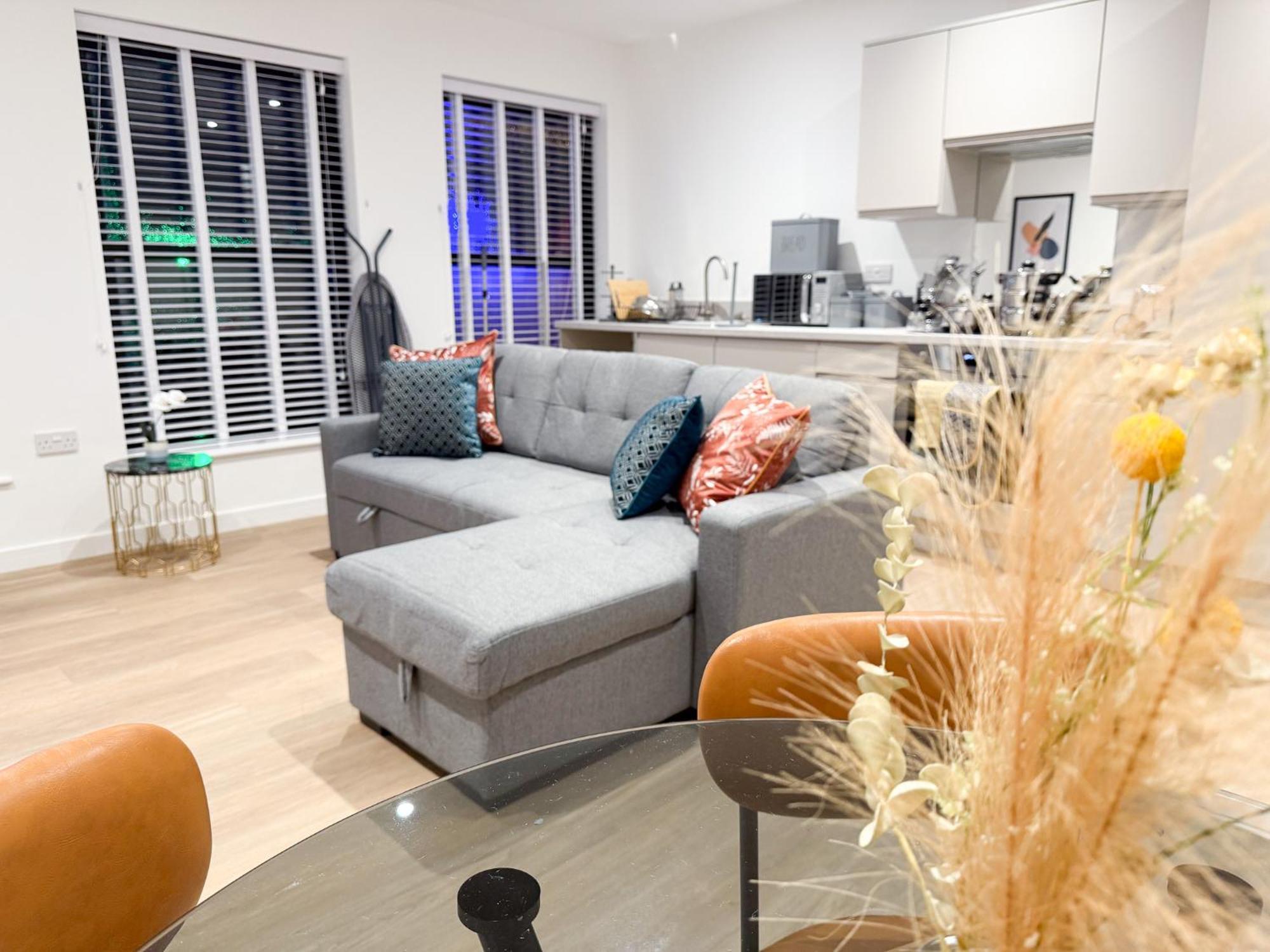 Spacious Modern 1 Bed Apartments In St Neots - Perfect For Contractors & Professionals - Free Parking - Wifi - Fully Equipped Kitchen - Smart Tv Ideal For Work Stays And Long Projects Exterior foto