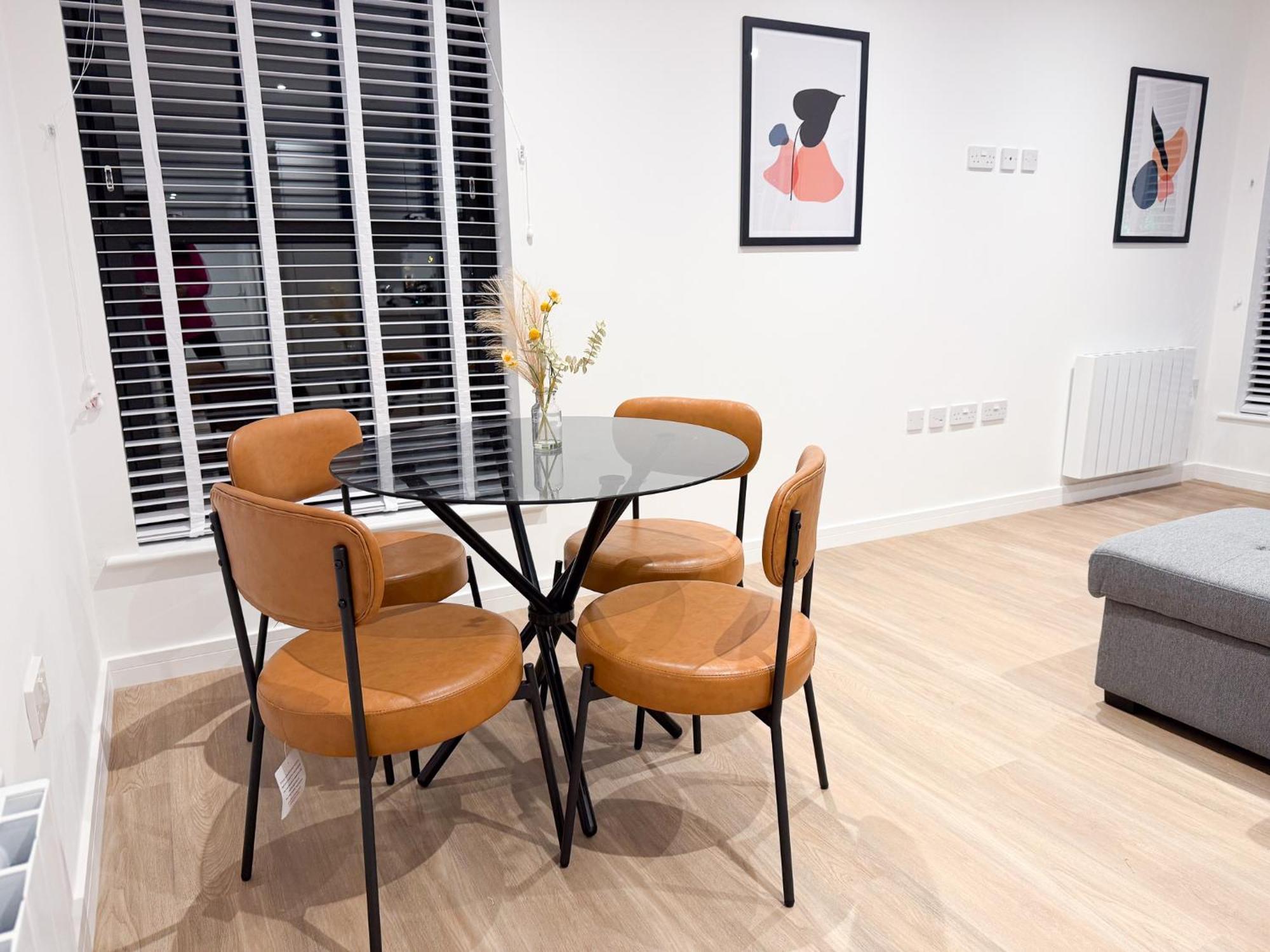 Spacious Modern 1 Bed Apartments In St Neots - Perfect For Contractors & Professionals - Free Parking - Wifi - Fully Equipped Kitchen - Smart Tv Ideal For Work Stays And Long Projects Exterior foto