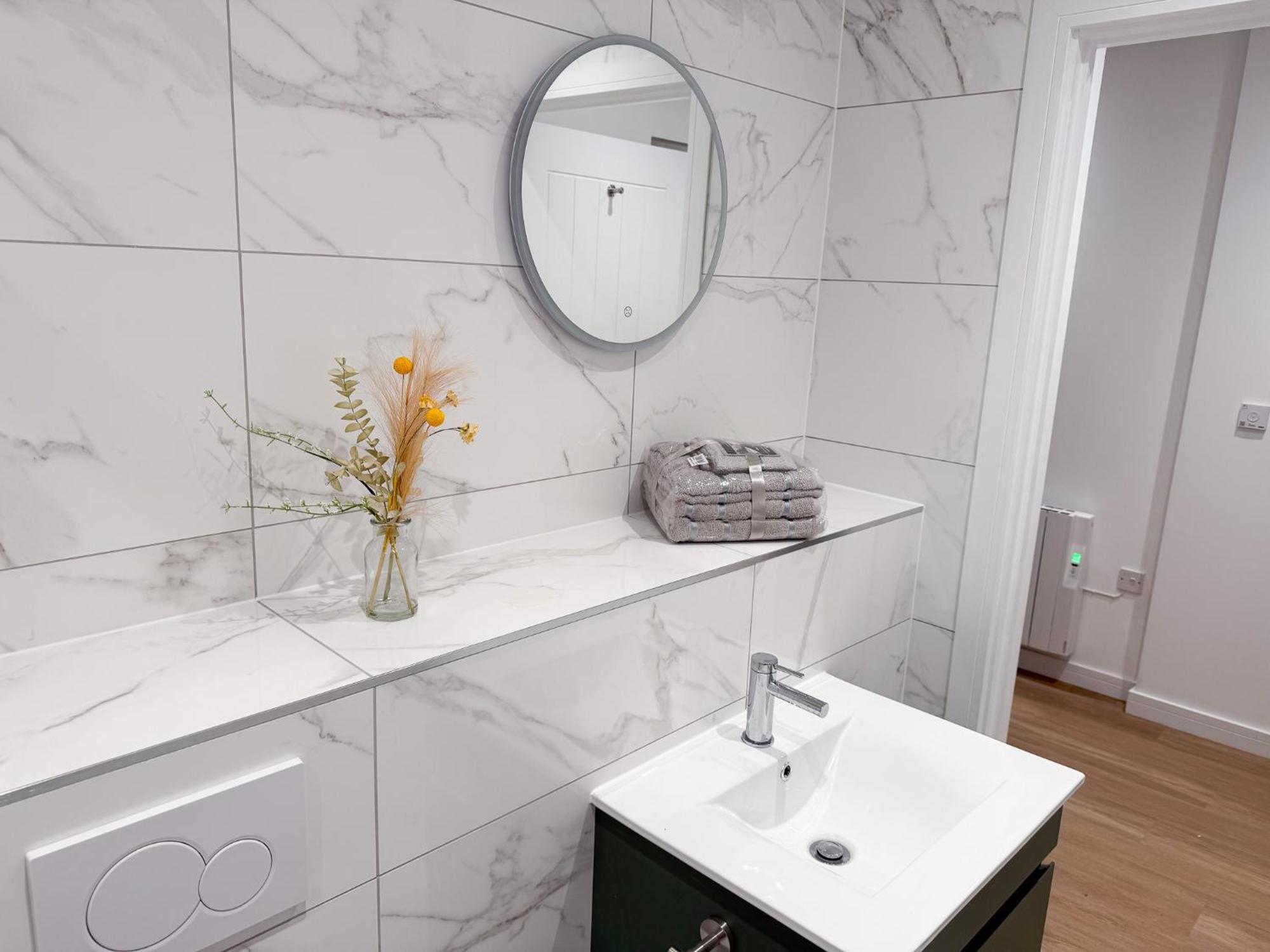 Spacious Modern 1 Bed Apartments In St Neots - Perfect For Contractors & Professionals - Free Parking - Wifi - Fully Equipped Kitchen - Smart Tv Ideal For Work Stays And Long Projects Exterior foto