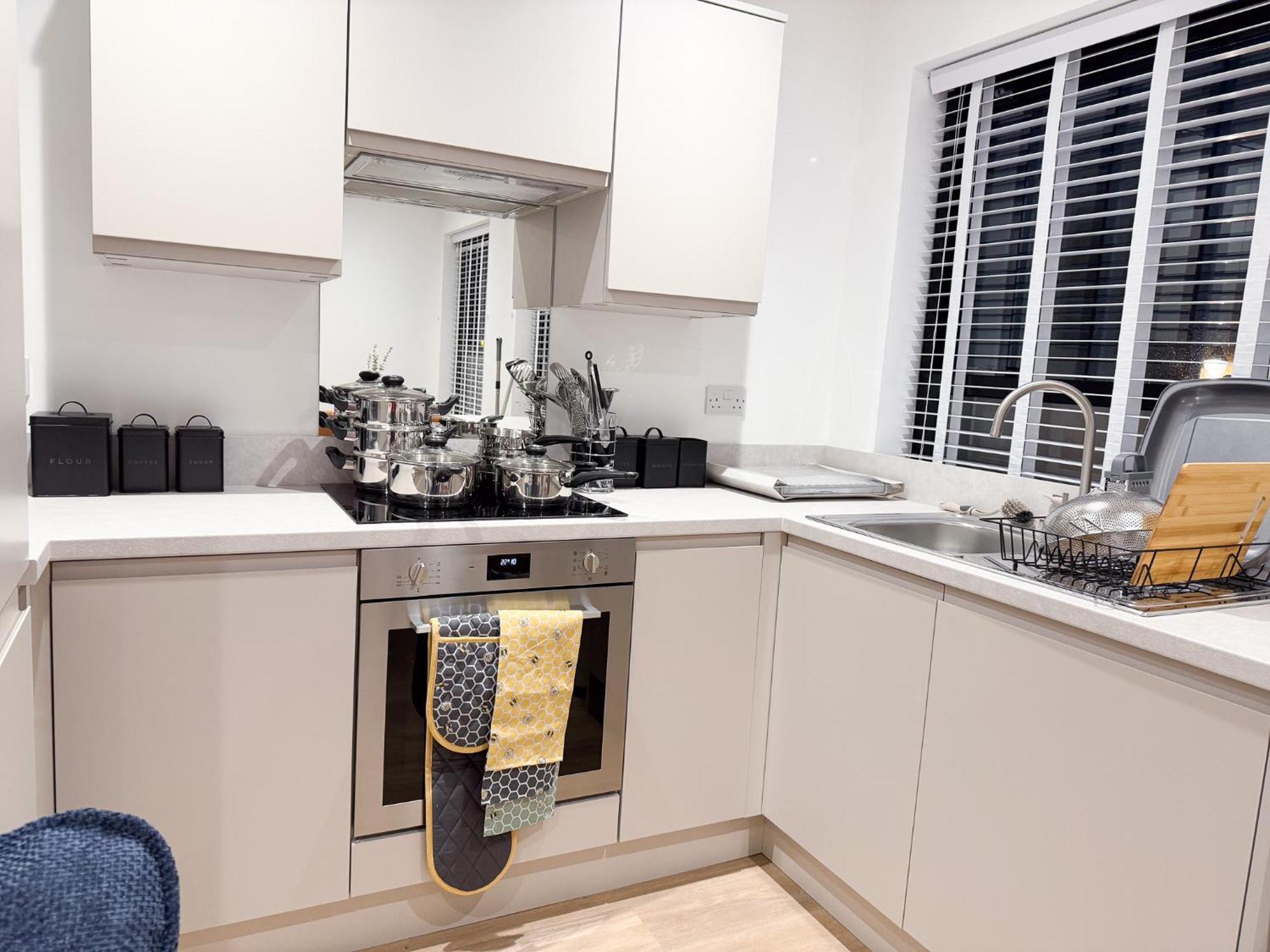 Spacious Modern 1 Bed Apartments In St Neots - Perfect For Contractors & Professionals - Free Parking - Wifi - Fully Equipped Kitchen - Smart Tv Ideal For Work Stays And Long Projects Exterior foto