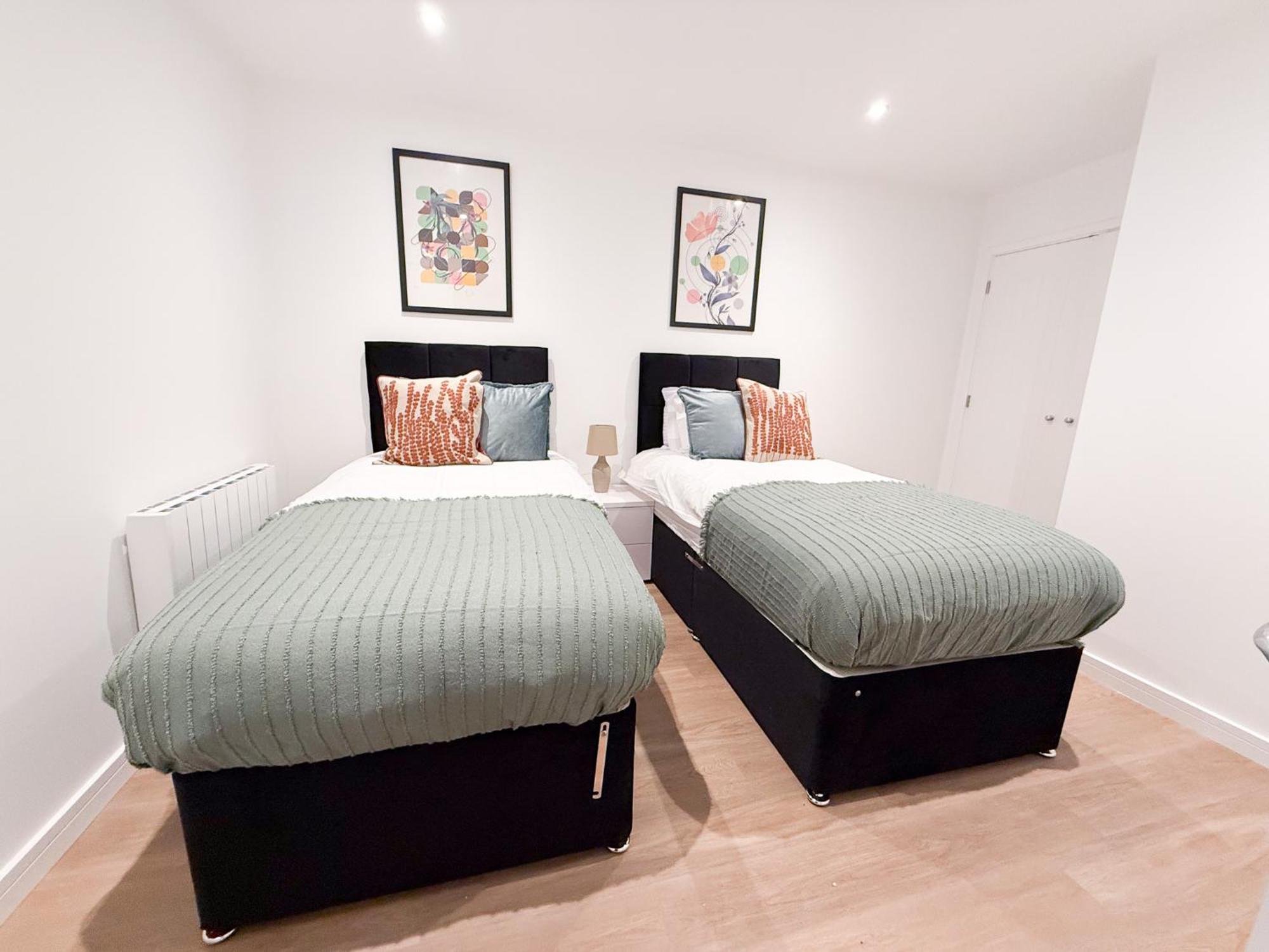 Spacious Modern 1 Bed Apartments In St Neots - Perfect For Contractors & Professionals - Free Parking - Wifi - Fully Equipped Kitchen - Smart Tv Ideal For Work Stays And Long Projects Exterior foto