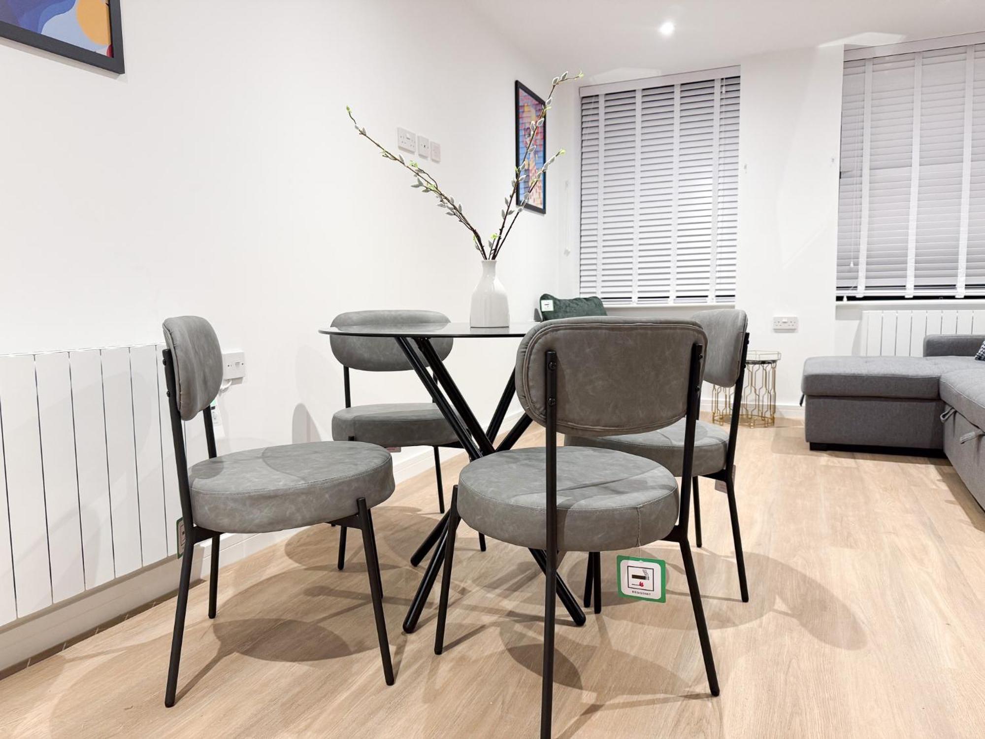 Spacious Modern 1 Bed Apartments In St Neots - Perfect For Contractors & Professionals - Free Parking - Wifi - Fully Equipped Kitchen - Smart Tv Ideal For Work Stays And Long Projects Exterior foto